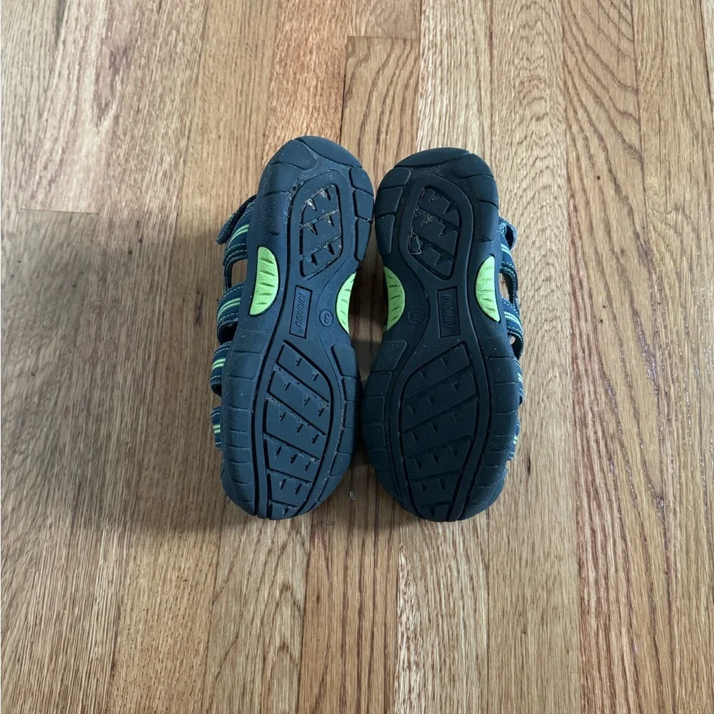 Kids Khombu  Closed Toe Sandals